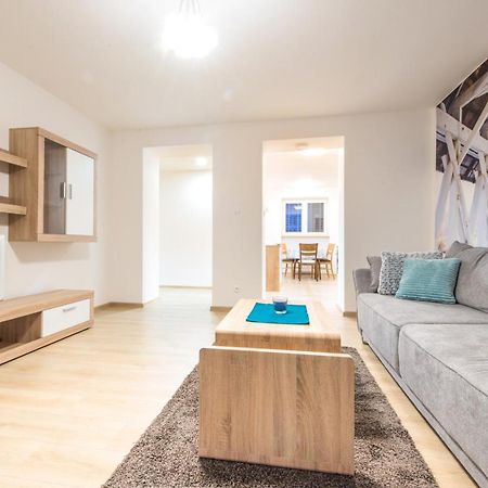 Apartman Razusa Centrum Banská Bystrica Exteriör bild