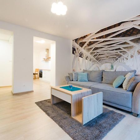 Apartman Razusa Centrum Banská Bystrica Exteriör bild