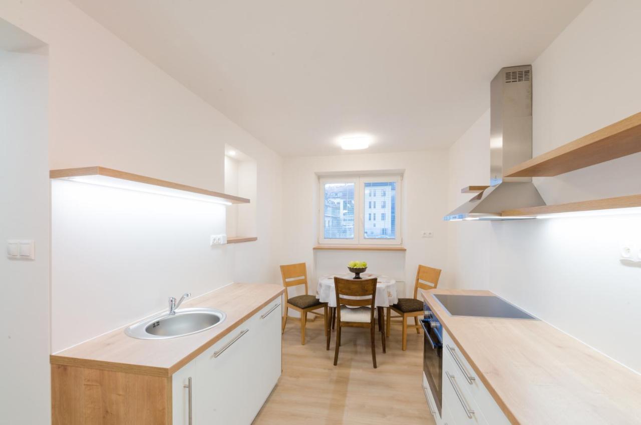 Apartman Razusa Centrum Banská Bystrica Exteriör bild