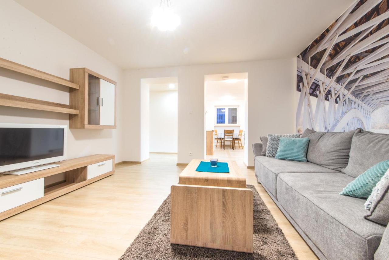 Apartman Razusa Centrum Banská Bystrica Exteriör bild