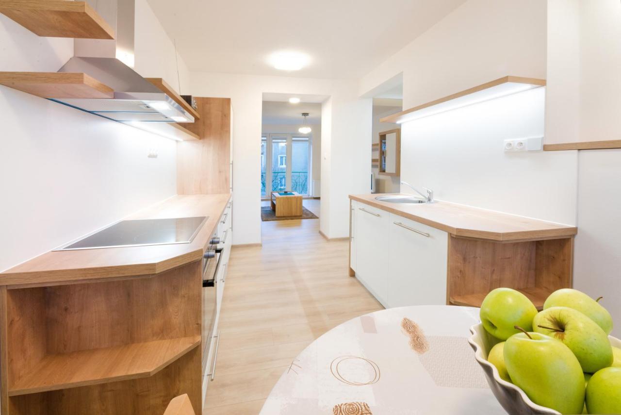 Apartman Razusa Centrum Banská Bystrica Exteriör bild
