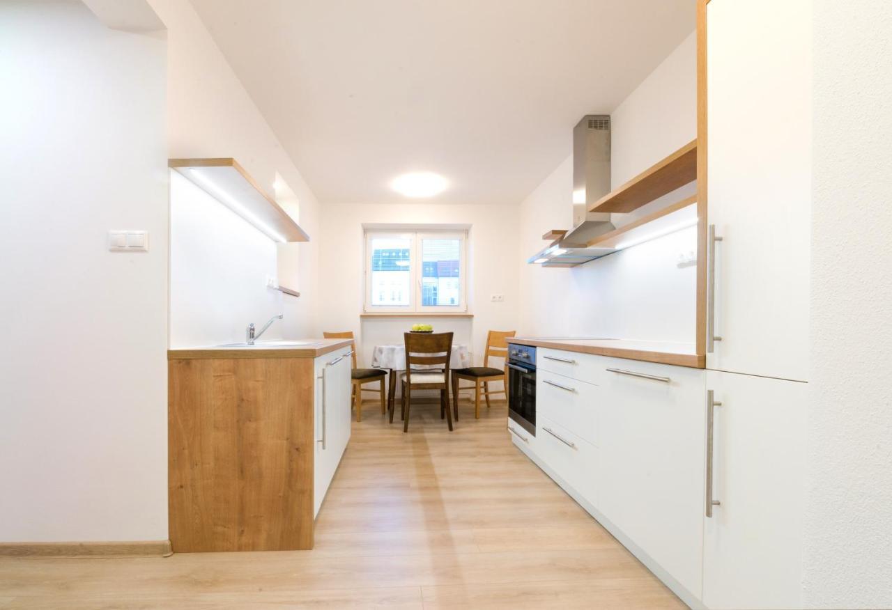 Apartman Razusa Centrum Banská Bystrica Exteriör bild