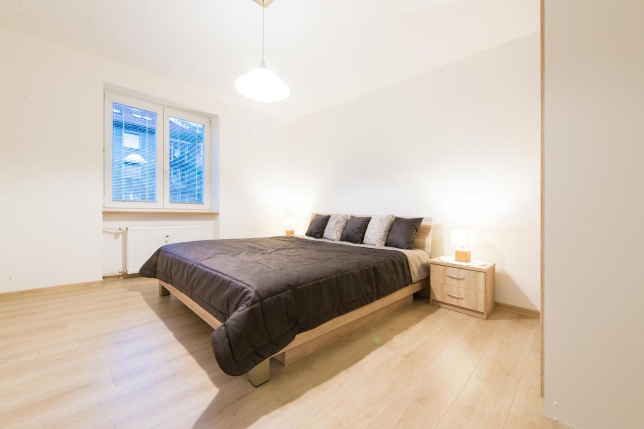Apartman Razusa Centrum Banská Bystrica Exteriör bild