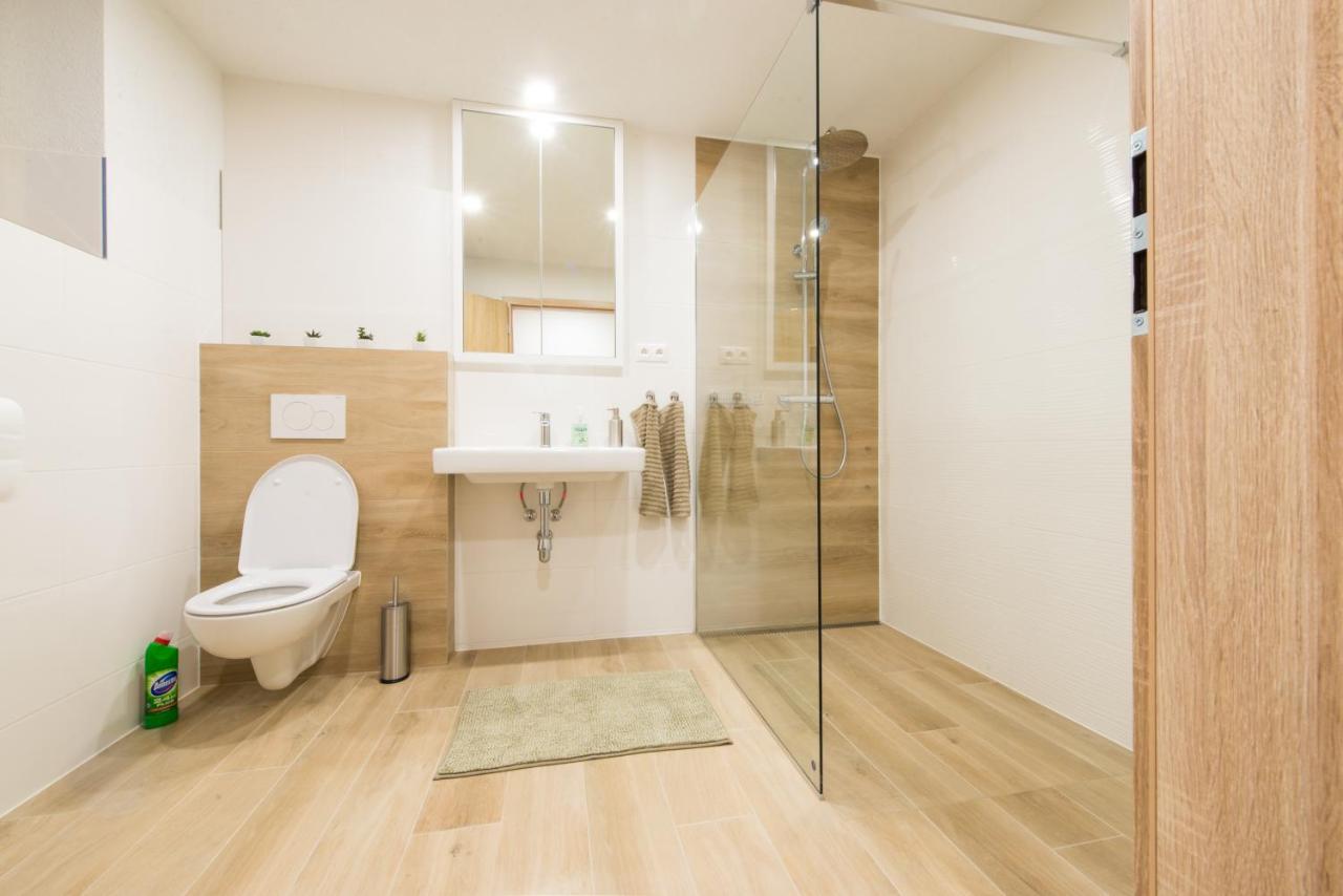 Apartman Razusa Centrum Banská Bystrica Exteriör bild